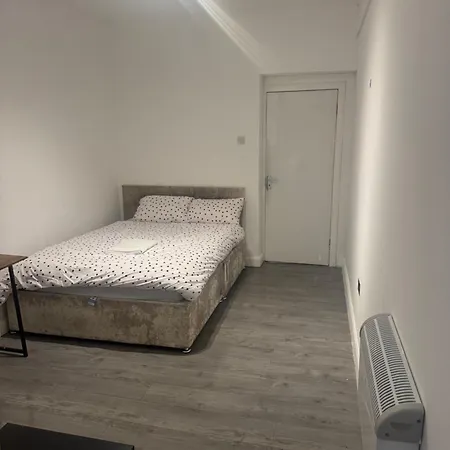 The Coach House 3* Bradford (West Yorkshire)